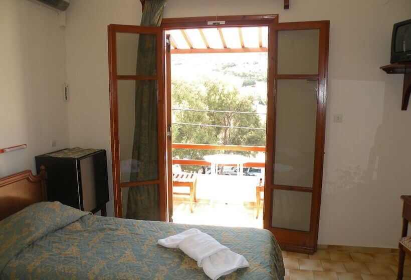 اتاق استاندارد سه تخته با چشمانداز, Maistrali