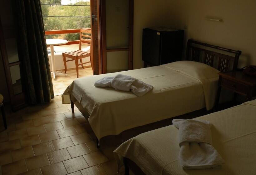 اتاق استاندارد سه تخته با چشمانداز, Maistrali