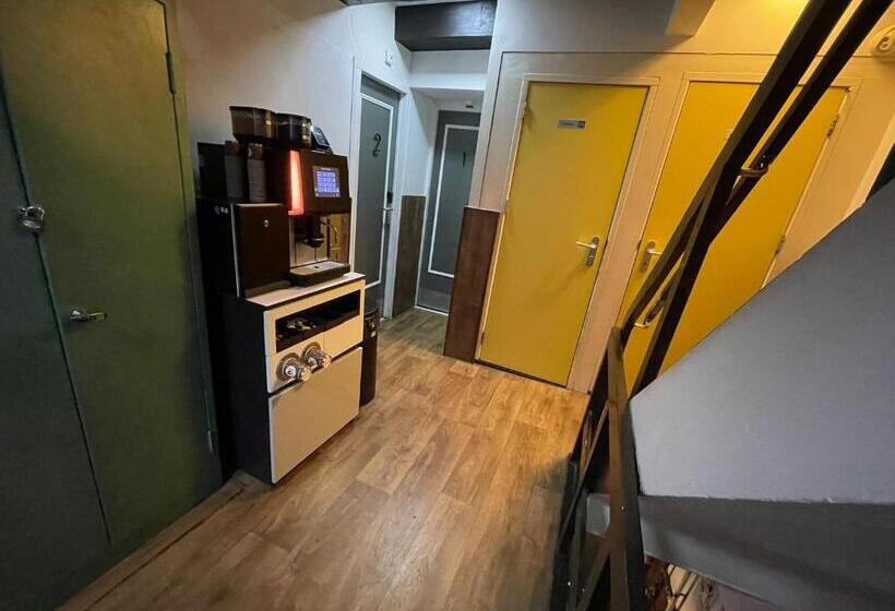 غرفة قياسية رباعية حمام مشترك, International Budget Hostel City Center