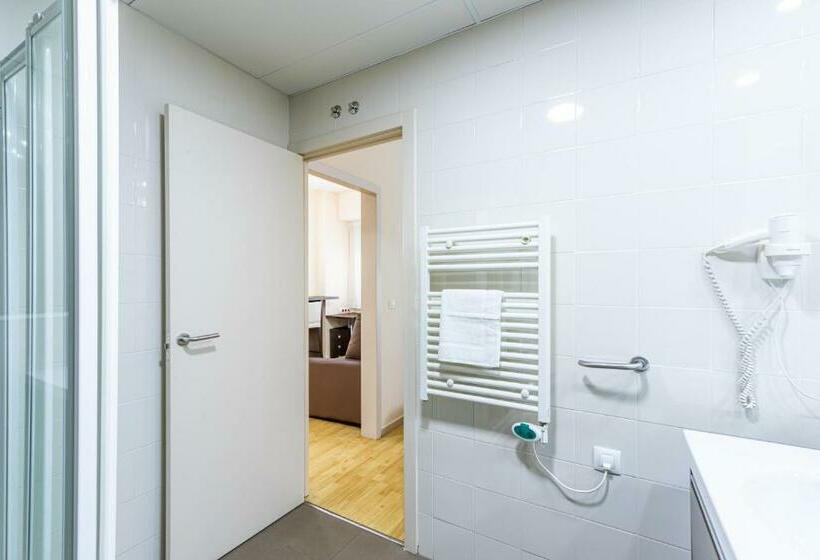 استودیو کامفورت, Residencia Universitaria Erasmo