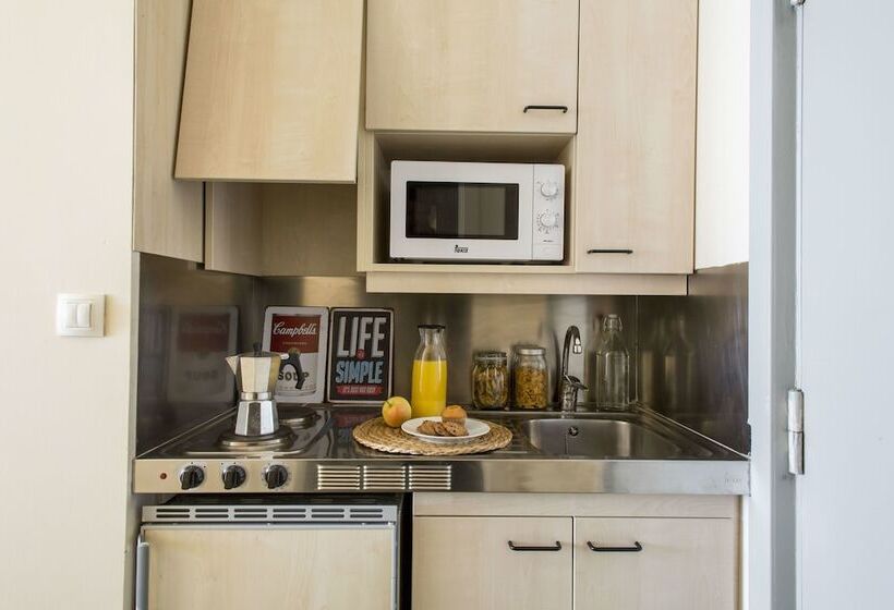 استودیوی استاندارد, Residencia Universitaria Erasmo