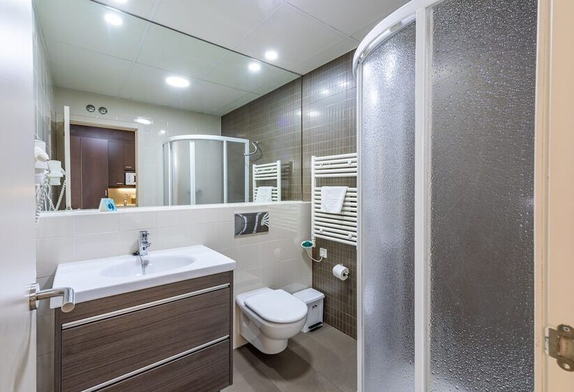 استودیو کامفورت, Residencia Universitaria Erasmo