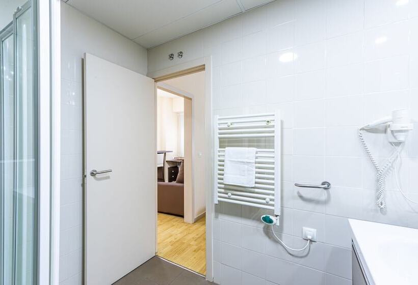 استودیو اجرایی, Residencia Universitaria Erasmo