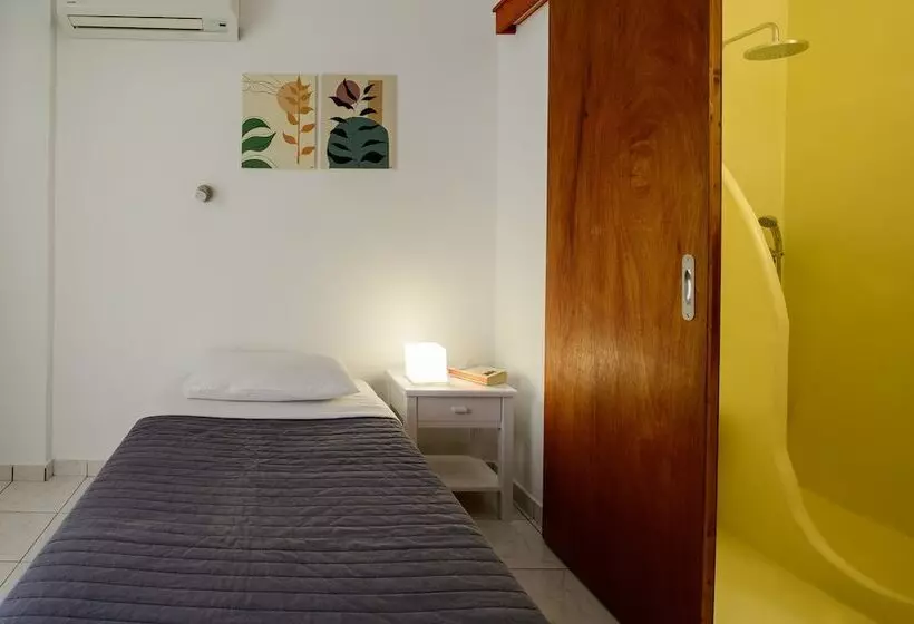 اتاق استاندارد یک نفره, Studios Marios
