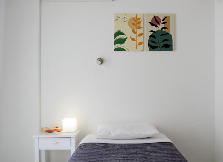 标准单人间, Studios Marios