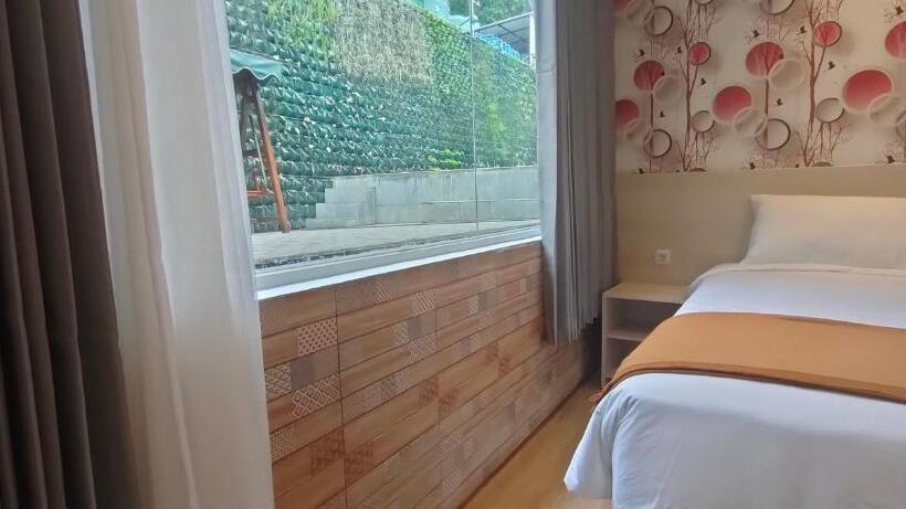 חדר סטנדרט לשלושה, Lereng Bromo