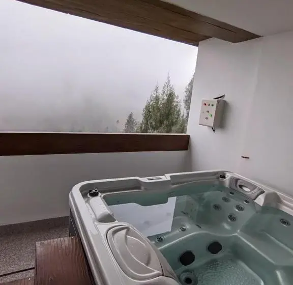 Hegyre Néző Lakosztály, Lereng Bromo