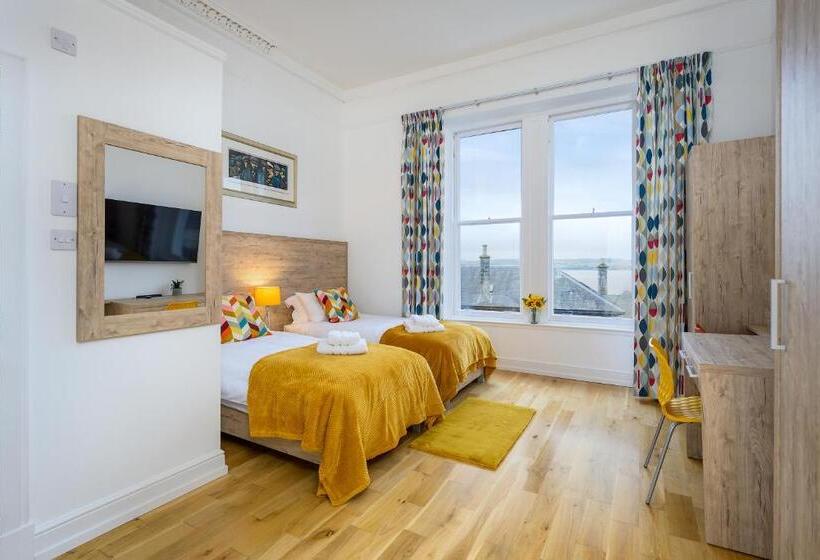 オーシャンビュージュニアスイート, The Clarendon