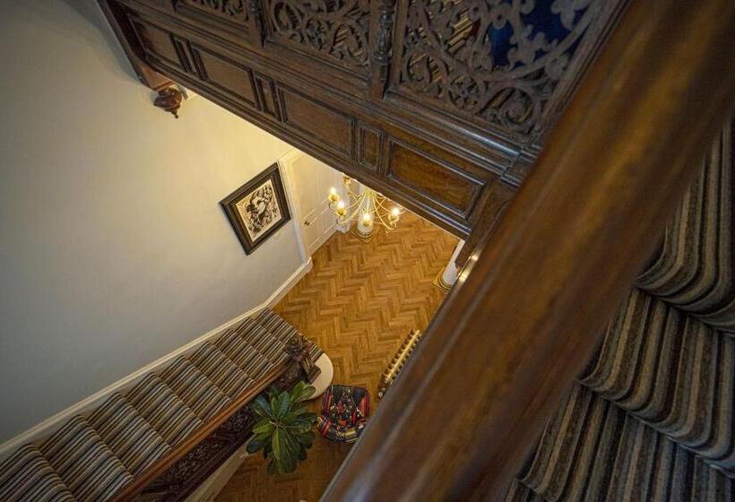 エクゼクティブシングルルーム, The Clarendon