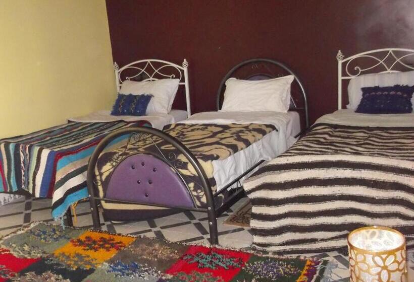 اتاق راحتی سه تخته, Tifinagh Guest House