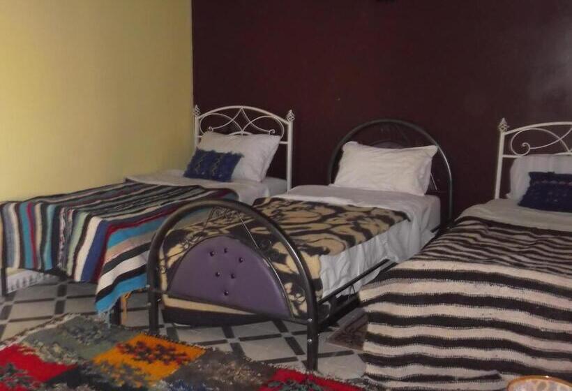 اتاق راحتی سه تخته, Tifinagh Guest House