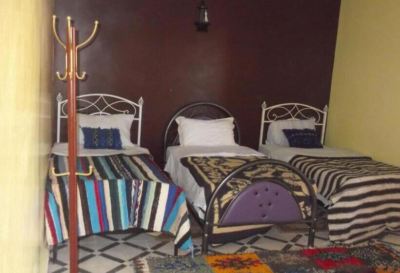 اتاق راحتی سه تخته, Tifinagh Guest House
