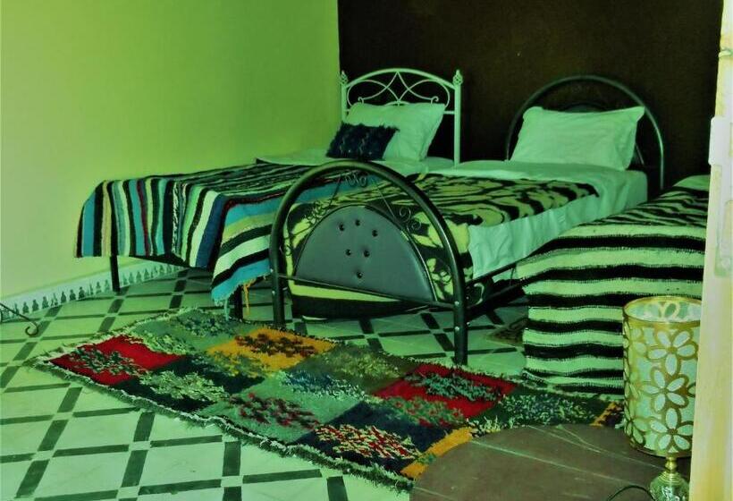 اتاق راحتی سه تخته, Tifinagh Guest House