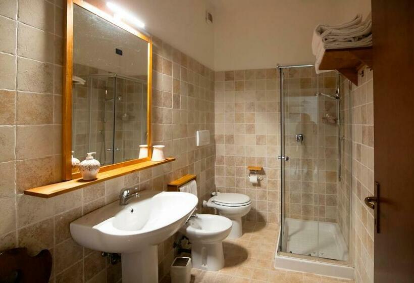 דירת שני חדרים, Casale Rancaglia