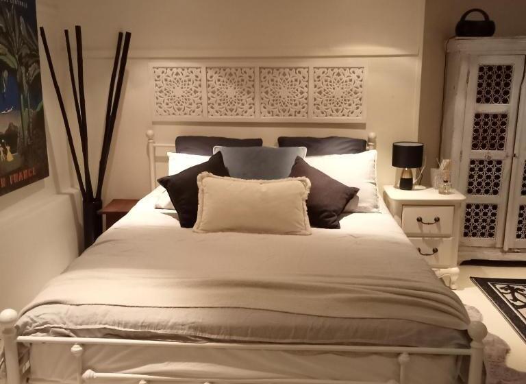 Номер Стандарт, Bronnies Place