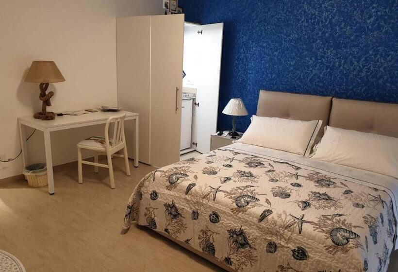 غرفة قياسية, L Approdo