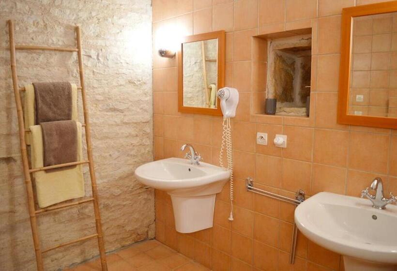 חדר סטנדרט לשלושה, La Dominotte