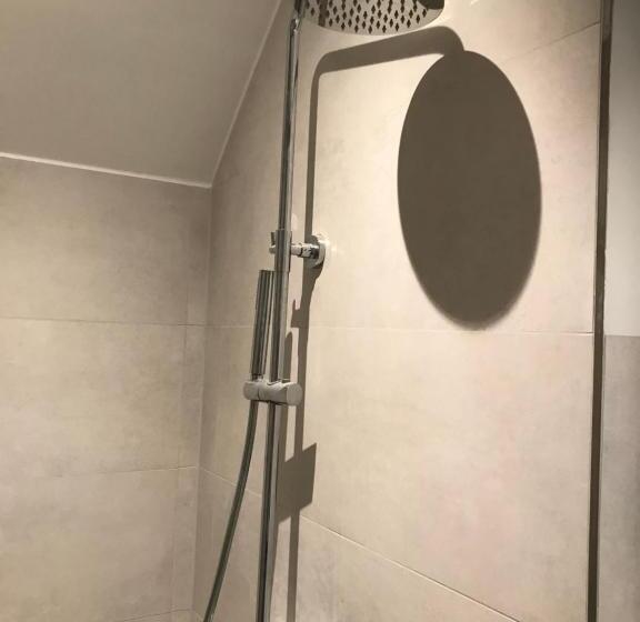 חדר דלוקס, Saromaja