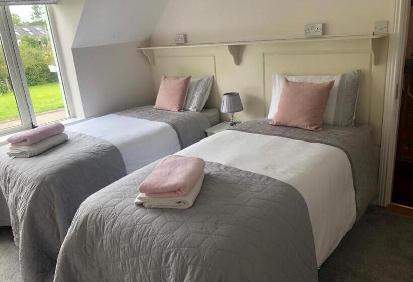 Номер Стандарт, Foxborough Bnb