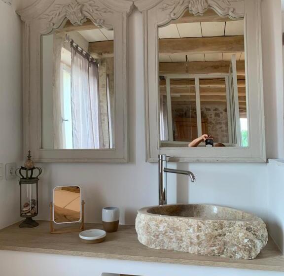 غرفة قياسية مطلّة علي حمام السباحة, Le Mas Des Roses 1884