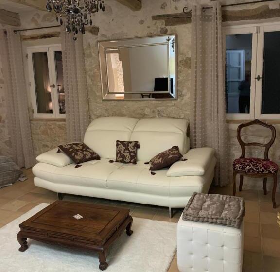 غرفة ديلوكس, Le Mas Des Roses 1884