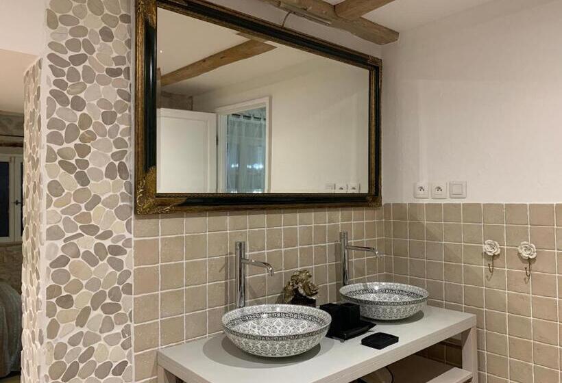 غرفة ديلوكس, Le Mas Des Roses 1884