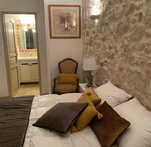 غرفة قياسية مزوَّدة بتراس, Le Mas Des Roses 1884