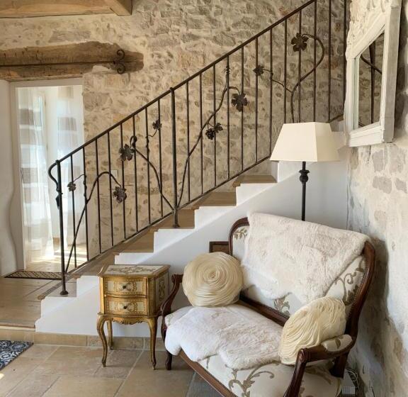 غرفة قياسية مزوَّدة بتراس, Le Mas Des Roses 1884