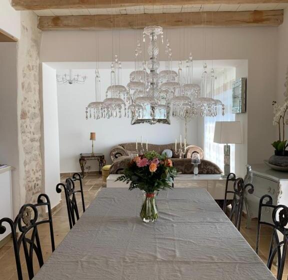 غرفة قياسية مزوَّدة بتراس, Le Mas Des Roses 1884