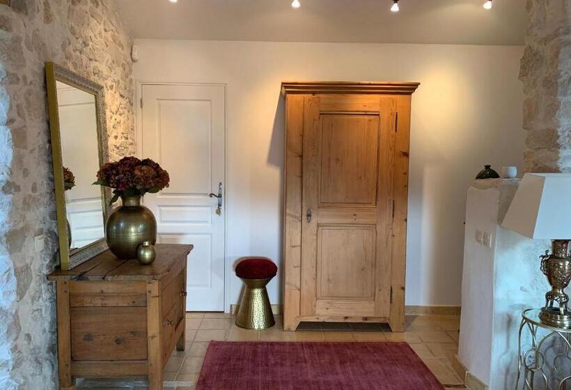 جناح ديلوكس سرير كينج, Le Mas Des Roses 1884