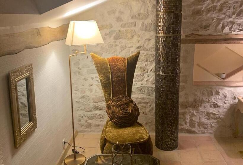 جناح ديلوكس سرير كينج, Le Mas Des Roses 1884