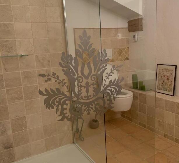 جناح ديلوكس سرير كينج, Le Mas Des Roses 1884