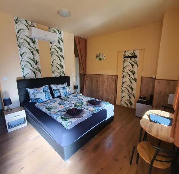 Номер Стандарт с Террасой, Panzio A Mi Paradicsomunk