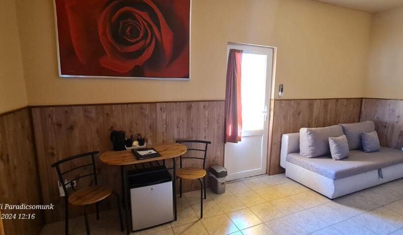 Номер Стандарт, Panzio A Mi Paradicsomunk