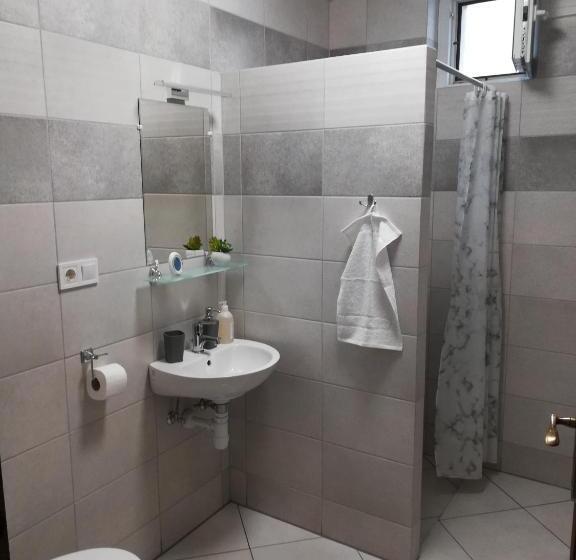 ファミリールーム, Cinege Vendégház