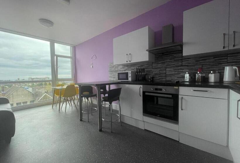 Quarto Standard Casa de Banho Partilhada, Neon 160