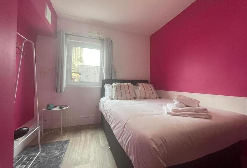 Quarto Standard Casa de Banho Partilhada, Neon 160