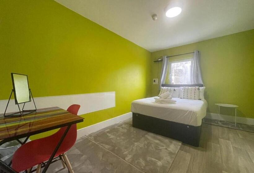 Quarto Standard Casa de Banho Partilhada, Neon 160