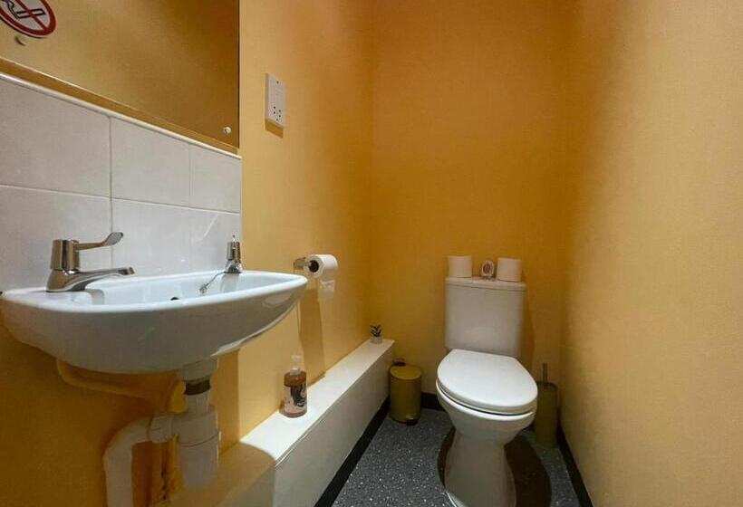 Quarto Quádruplo Standart Casa de Banho Partilhada, Neon 160