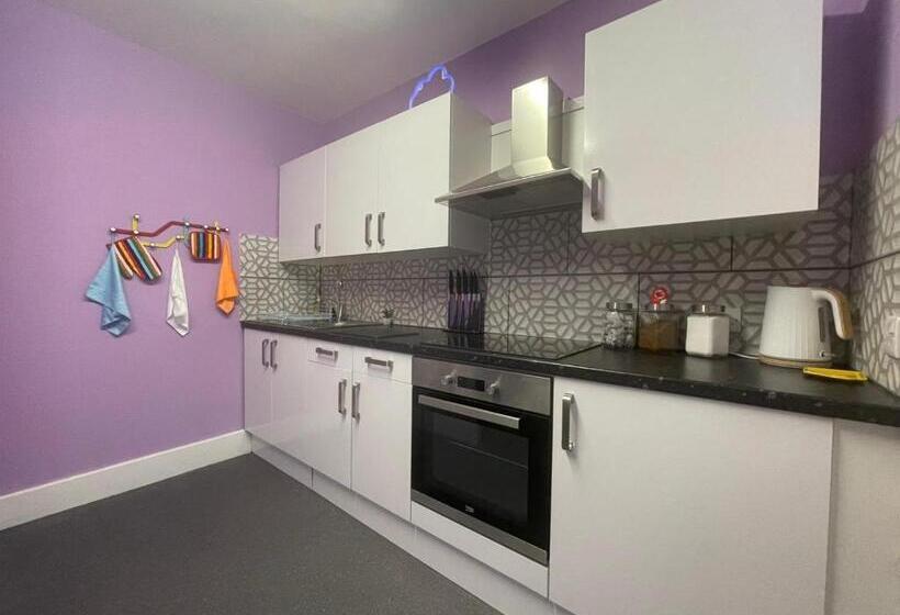 Apartamento 1 Quarto, Neon 160