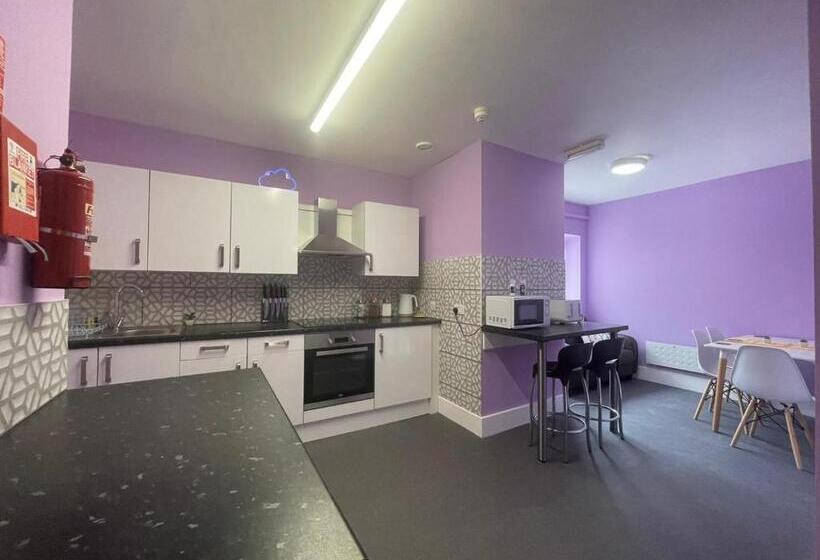 Apartamento 1 Quarto Vista Mar, Neon 160