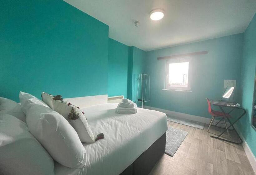 Quarto Standard Casa de Banho Partilhada, Neon 160