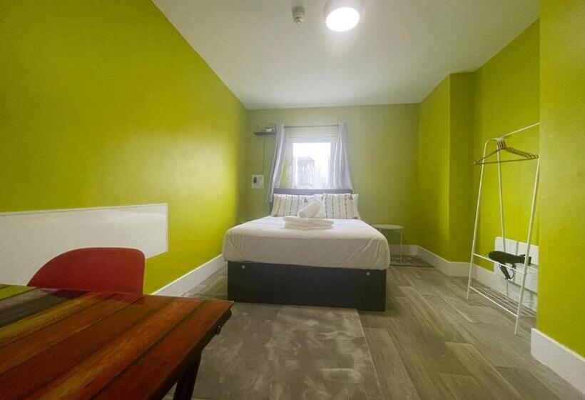 Quarto Standard Casa de Banho Partilhada, Neon 160