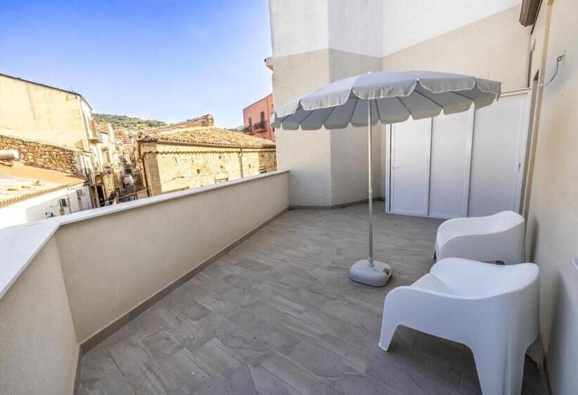 标准三人间, La Dimora Dei Ricci