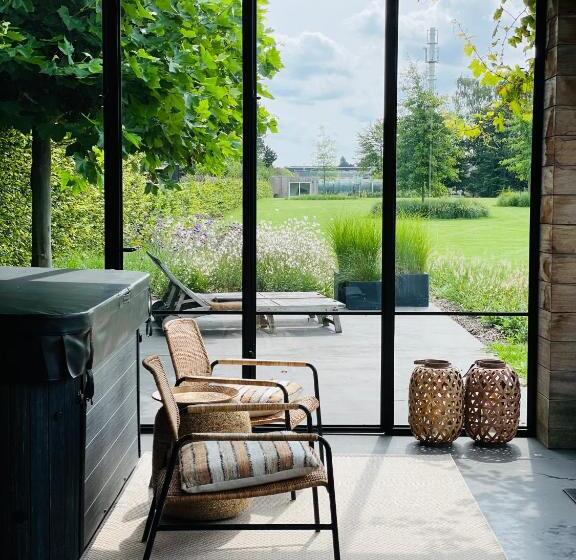 اتاق لوکس, Lit De Clémot