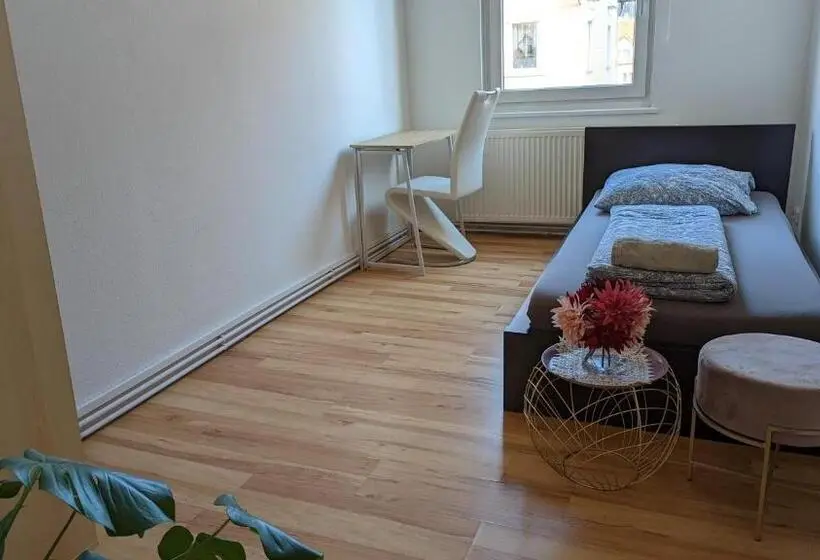 スタンダードシングルルーム, Single Room Near The Black Forest