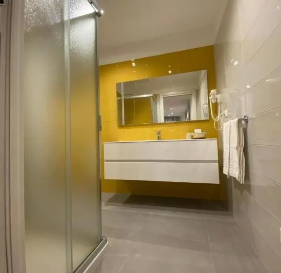 スタンダード4人部屋, Torre Del Mare Rooms