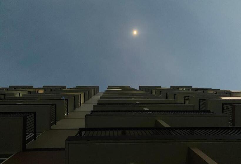 استودیو استاندارد با بالکن, Quayside Condo Near Airport