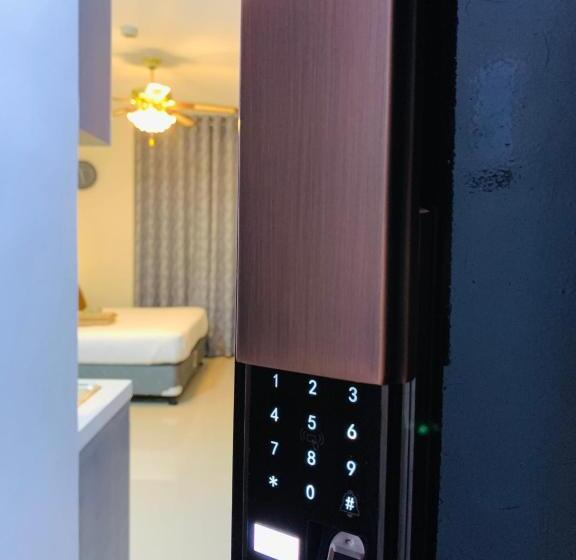 استودیو استاندارد با بالکن, Quayside Condo Near Airport