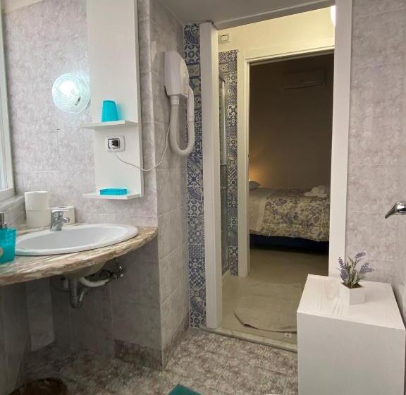 منزل غرفة نوم واحدة, Donna Felì